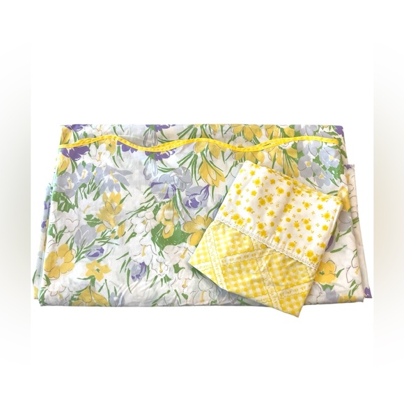 Vintage Wamsutta Floral Scalloped Flat Sheet and Springmaid Floral Standard Sham